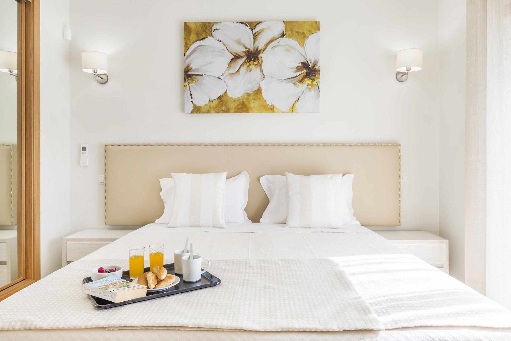 Aldeamento Turístico Lakeside Country Club - Turísticos 4*